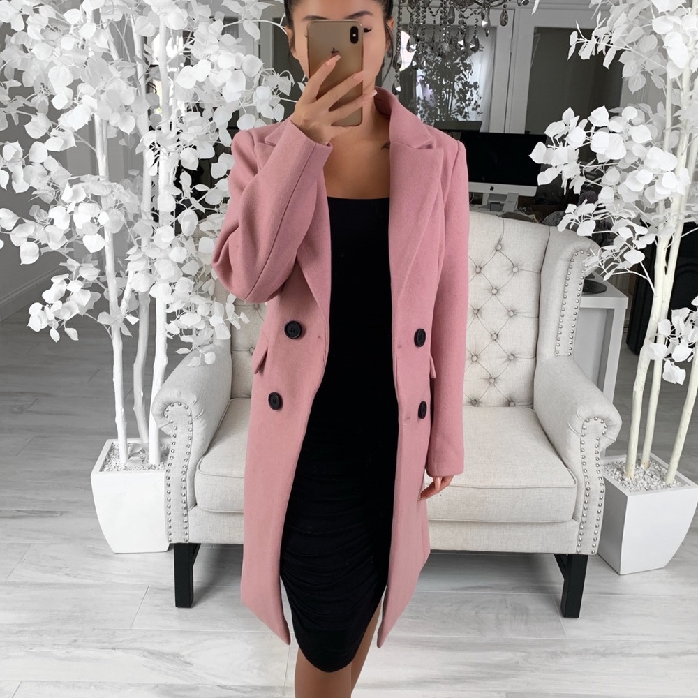 VICTORIA— in Rose’